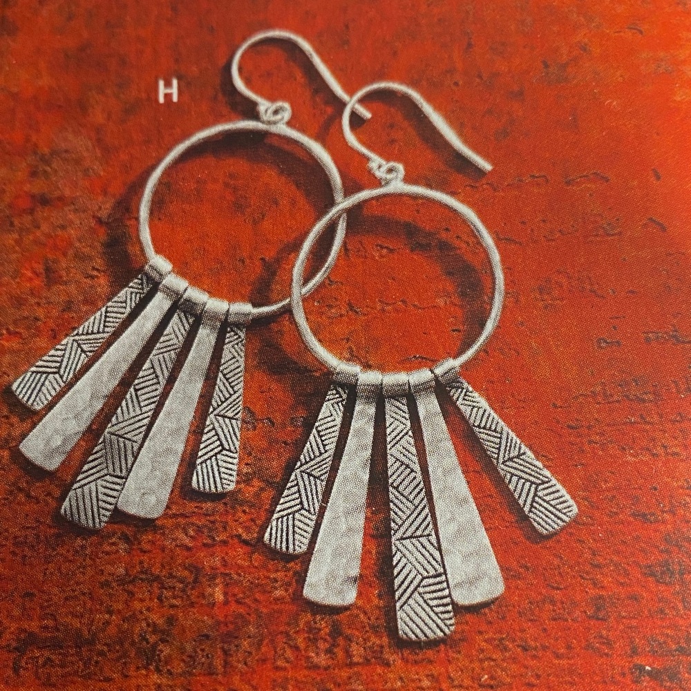 SILPADA- Nod To Mod Earrings. sterling Silver W3275